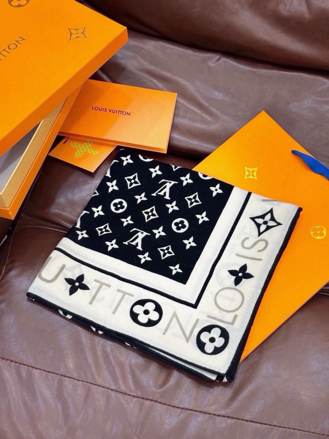 MONOGRAM INFINITY 140丝绒方巾 【140顶级丝绒双面同色】 Monogram Infinity 方巾