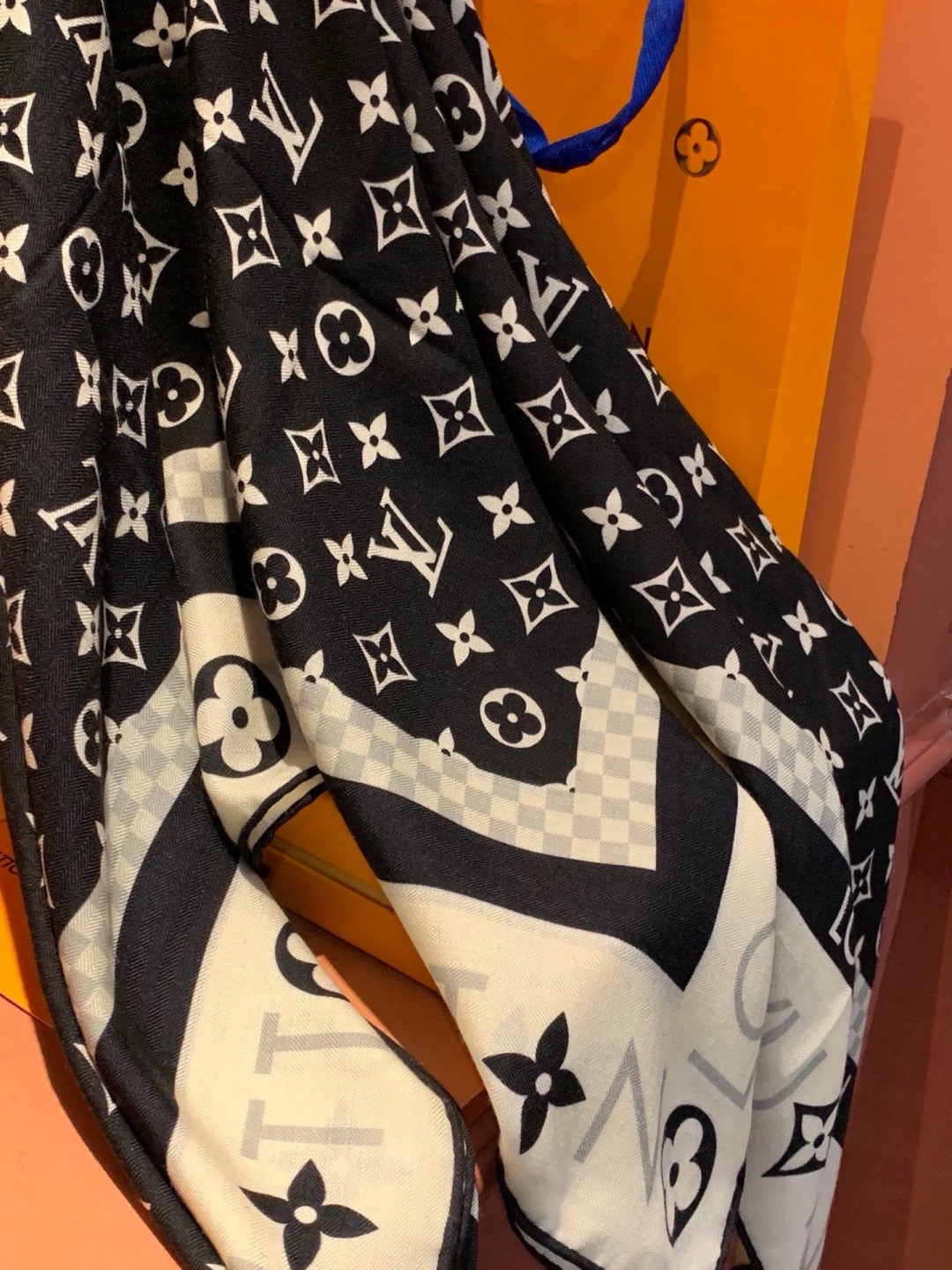 MONOGRAM INFINITY 140丝绒方巾 【140顶级丝绒双面同色】 Monogram Infinity 方巾