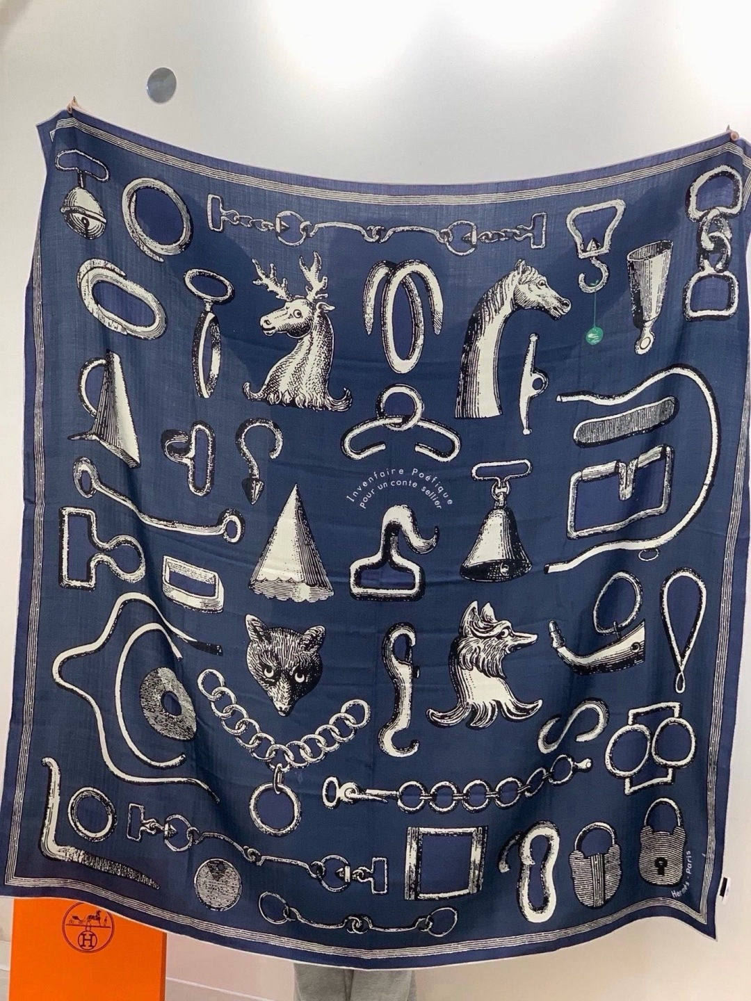 爱马仕(Hermes)【💗】 | “马具故事的诗意回顾”140披肩  【上新❤️】 永远秉承高品质 手工卷边羊绒和真丝混