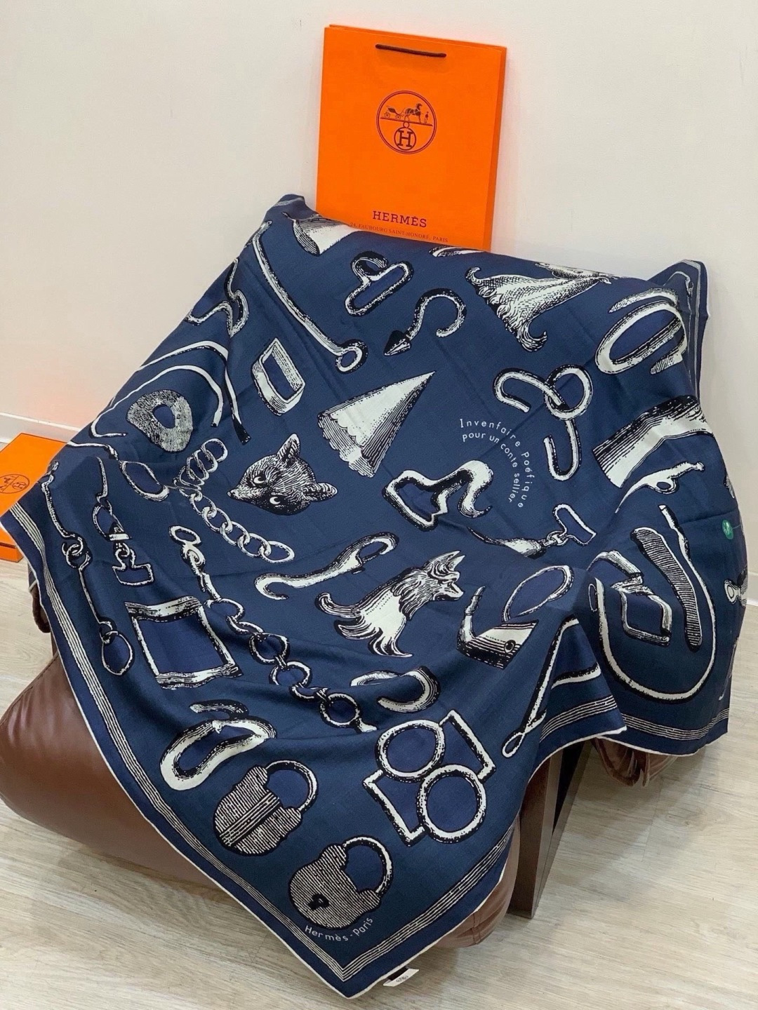爱马仕(Hermes)【💗】 | “马具故事的诗意回顾”140披肩  【上新❤️】 永远秉承高品质 手工卷边羊绒和真丝混