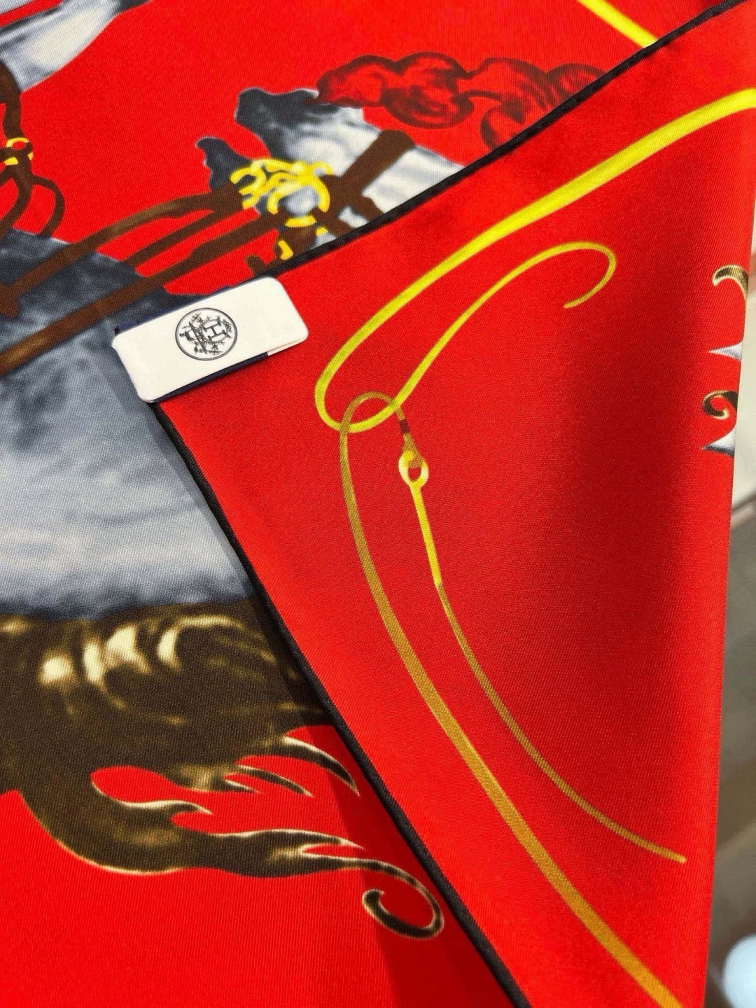 “纵意驰骋”90方巾-Hermes 丝巾名称:纵意驰骋 设计师:Thibaut Rassat 尺寸:88.5 ×88. “纵意驰骋”90方巾-Hermes 丝巾名称:纵意驰骋 设计师:Thibaut Rassat 尺寸:88.5 ×88.