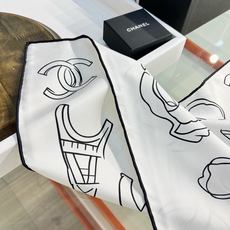 Chanel ~26新品~90双面真丝 山茶花、四叶草、埃菲尔铁塔与双C的完美搭配 适合各种场合搭配使用 设计灵动高级感 Chanel ~26新品~90双面真丝 山茶花、四叶草、埃菲尔铁塔与双C的完美搭配 适合各种场合搭配使用 设计灵动高级感