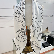 Chanel ~26新品~90双面真丝 山茶花、四叶草、埃菲尔铁塔与双C的完美搭配 适合各种场合搭配使用 设计灵动高级感 Chanel ~26新品~90双面真丝 山茶花、四叶草、埃菲尔铁塔与双C的完美搭配 适合各种场合搭配使用 设计灵动高级感