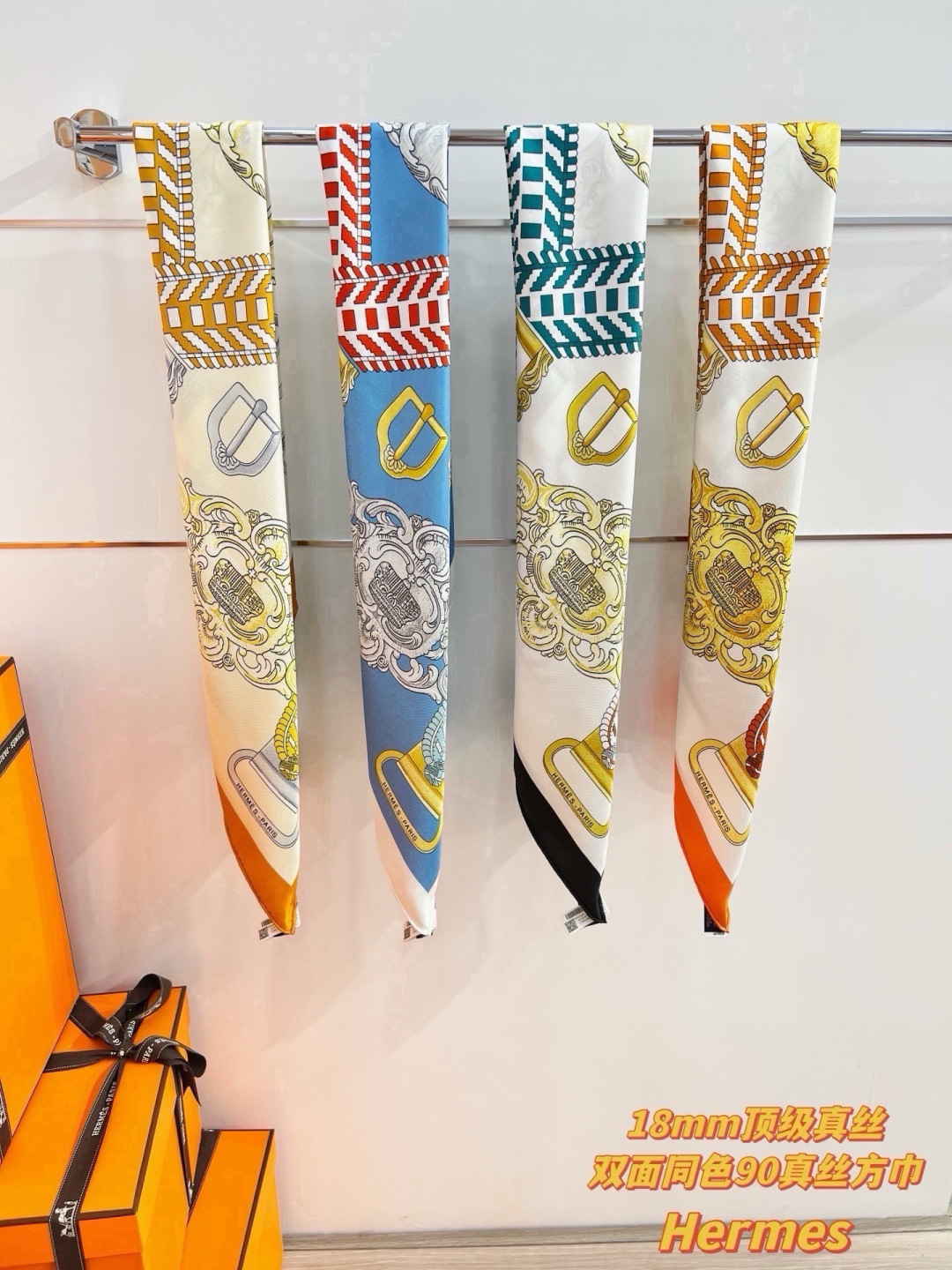 爱马仕(Hermès)90丝巾 经典款“Boucles et Sangles du Trian”真丝方巾 采用18m 爱马仕(Hermès)90丝巾 经典款“Boucles et Sangles du Trian”真丝方巾 采用18m