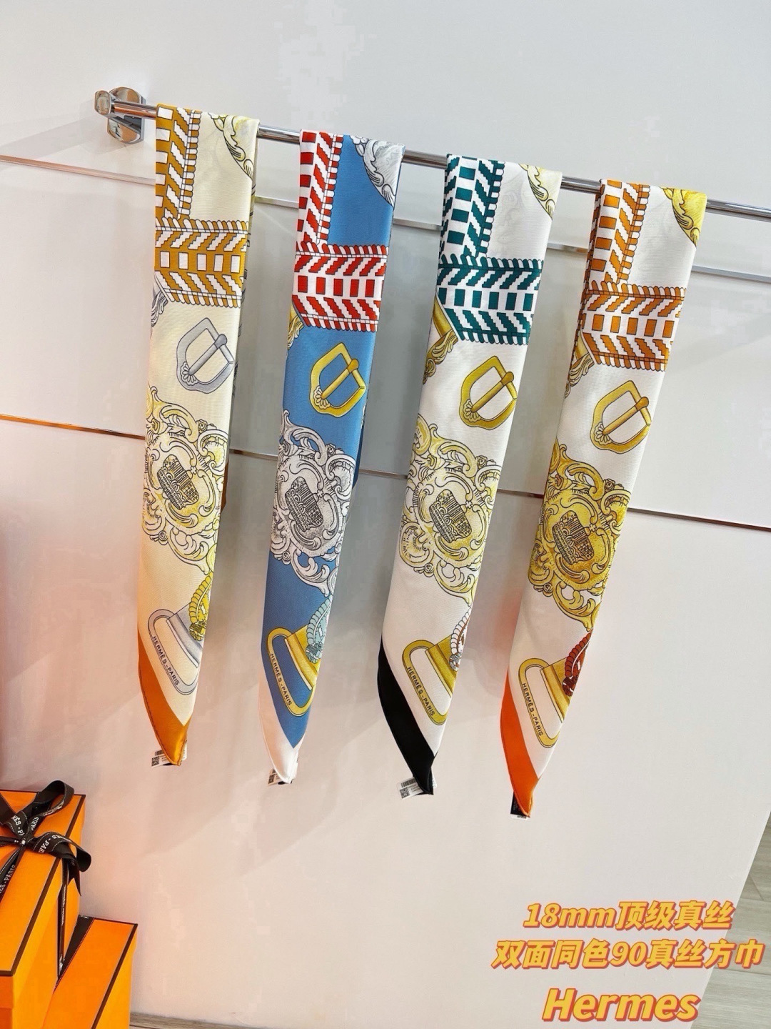 爱马仕（Hermès）90丝巾 经典款“Boucles et Sangles du Trian”真丝方巾​​ 采用18m