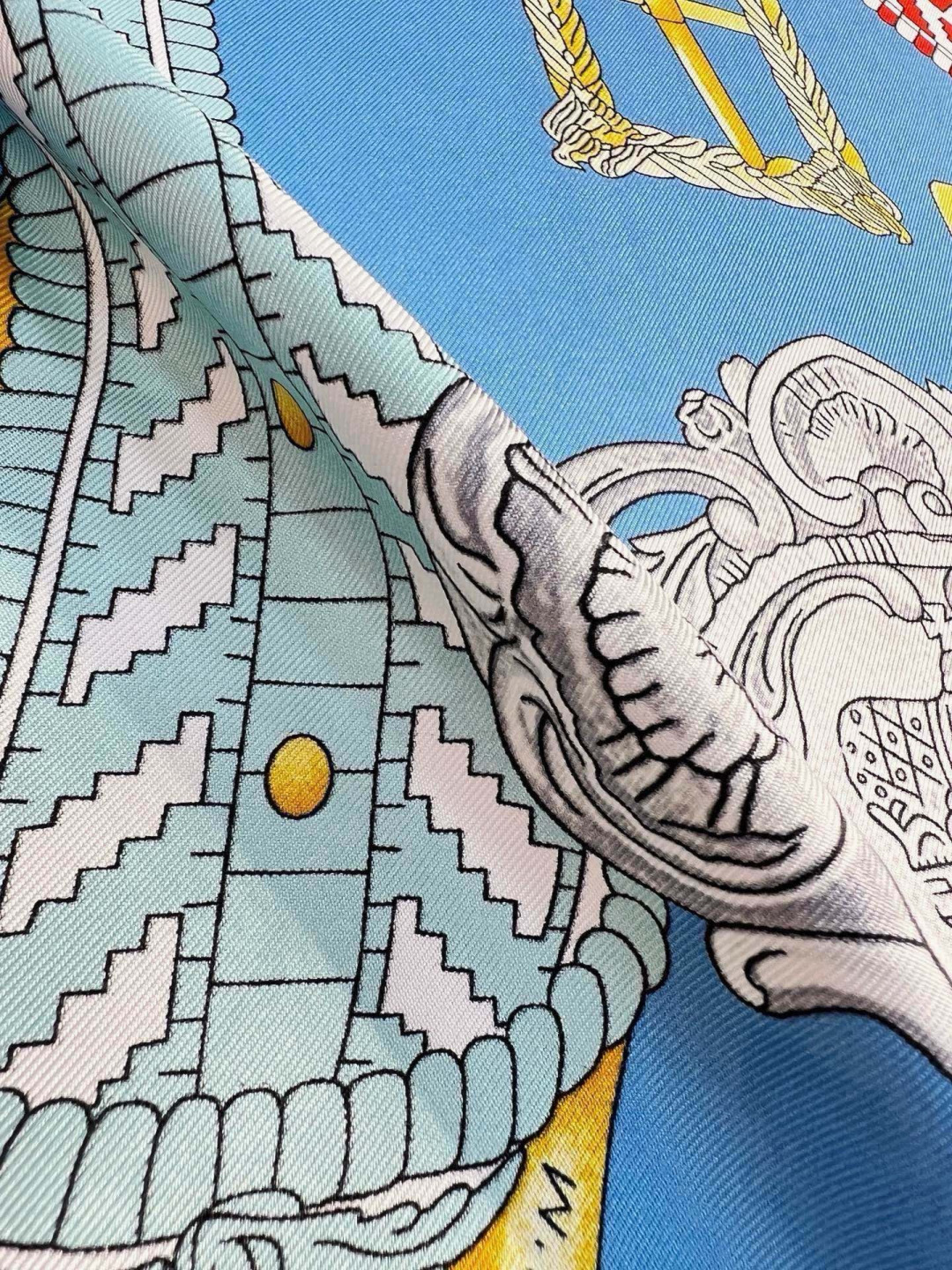 爱马仕（Hermès）90丝巾 经典款“Boucles et Sangles du Trian”真丝方巾​​ 采用18m