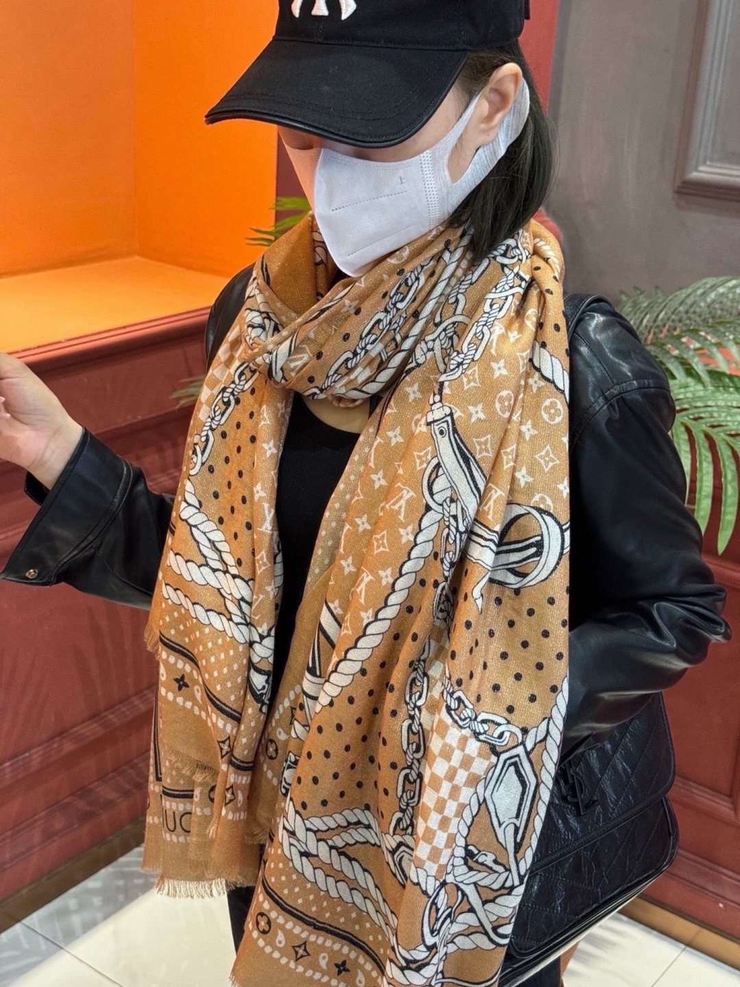会发光发亮的围巾 💄💋新款客供亮片💖羊绒面料长巾 😘美翻了[流泪]【彩色山茶花银线长巾】御用殿堂级极‼️新款专柜在售 纯