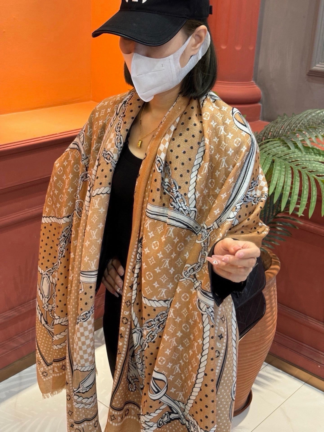 会发光发亮的围巾 💄💋新款客供亮片💖羊绒面料长巾 😘美翻了[流泪]【彩色山茶花银线长巾】御用殿堂级极‼️新款专柜在售 纯