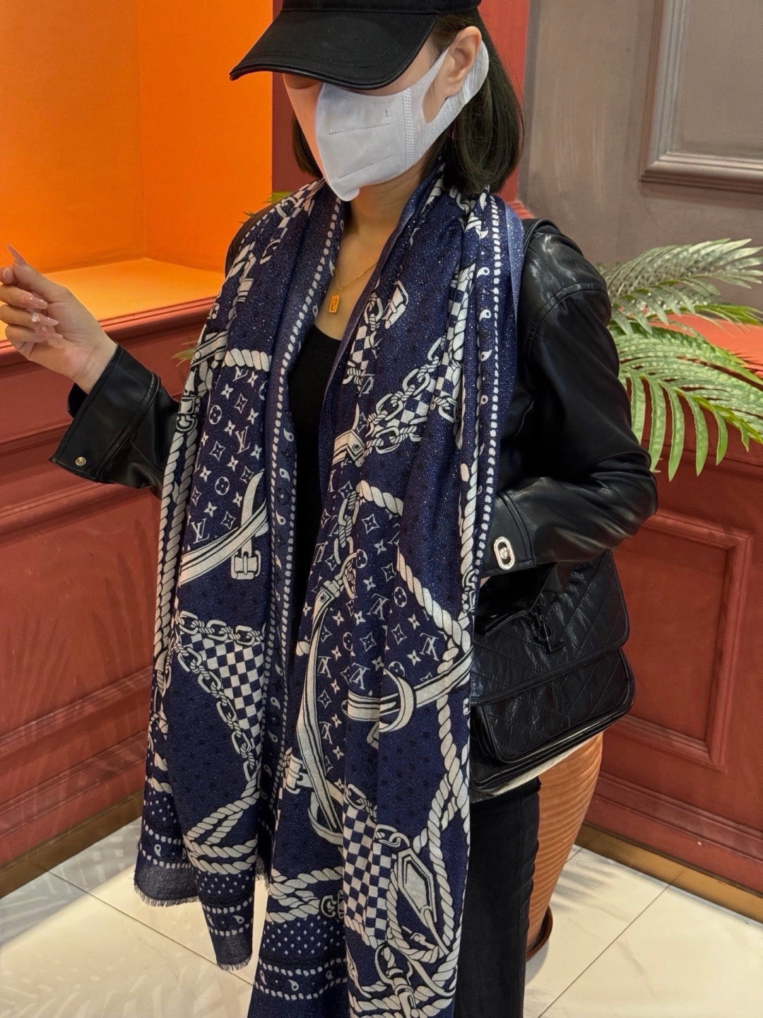 会发光发亮的围巾 💄💋新款客供亮片💖羊绒面料长巾 😘美翻了[流泪]【彩色山茶花银线长巾】御用殿堂级极‼️新款专柜在售 纯