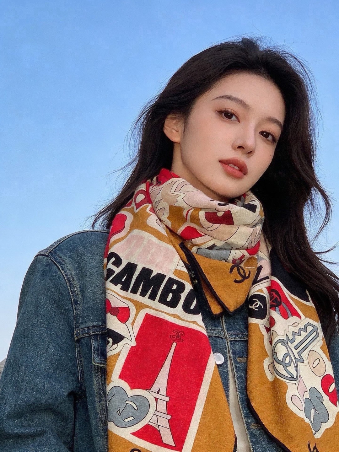 高级成衣系列~Chanel 【140双面同色丝绒披肩】 此系列谱写一曲自由轻灵的赞歌 本系列作品创新演绎品牌的风格符号 高级成衣系列~Chanel 【140双面同色丝绒披肩】 此系列谱写一曲自由轻灵的赞歌 本系列作品创新演绎品牌的风格符号