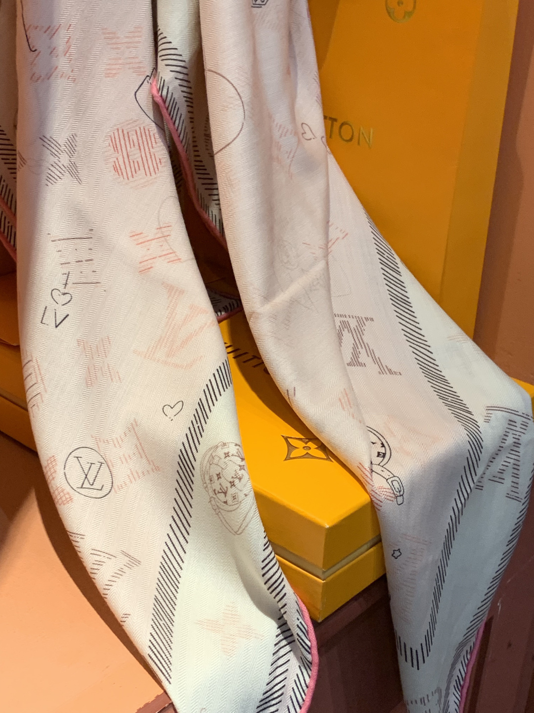 JARDIN DES PLANTES 140双面丝绒~ 【LV秋冬新品】 Jardin Des Plantes 丝绒披肩 JARDIN DES PLANTES 140双面丝绒~ 【LV秋冬新品】 Jardin Des Plantes 丝绒披肩