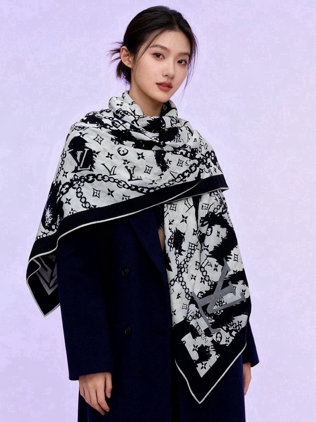 LV x TM 140披肩 【140顶级丝绒双面同色披肩】 本款L Multicolor披肩出自路易威登与知名日本艺术家 LV x TM 140披肩 【140顶级丝绒双面同色披肩】 本款L Multicolor披肩出自路易威登与知名日本艺术家