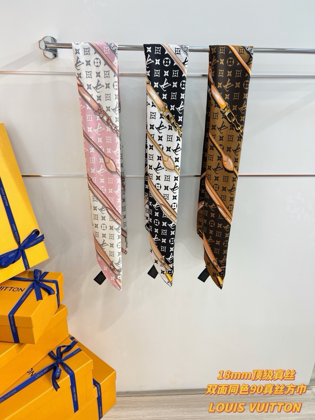 MONOGRAM CONFIDENTIAL 方巾 【18mm顶级真丝双面同色丝巾】 Monogram Confident MONOGRAM CONFIDENTIAL 方巾 【18mm顶级真丝双面同色丝巾】 Monogram Confident