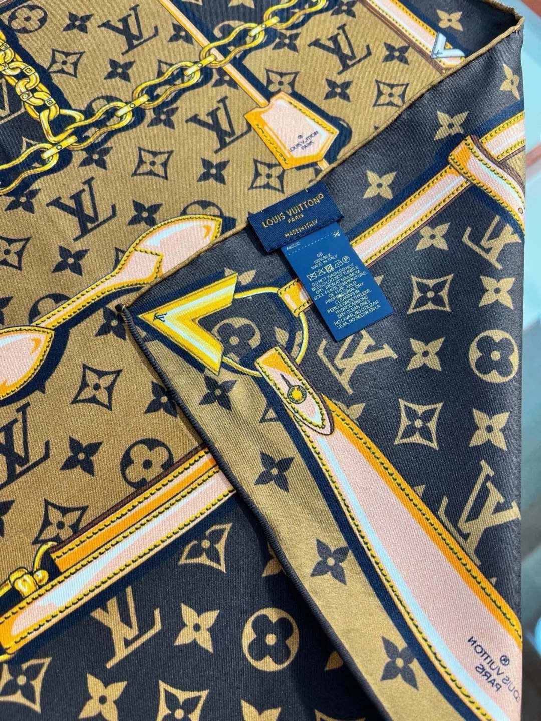 MONOGRAM CONFIDENTIAL 方巾 【18mm顶级真丝双面同色丝巾】 Monogram Confident MONOGRAM CONFIDENTIAL 方巾 【18mm顶级真丝双面同色丝巾】 Monogram Confident