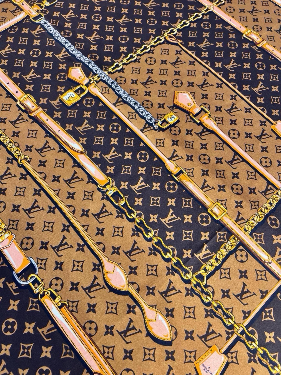 MONOGRAM CONFIDENTIAL 方巾 【18mm顶级真丝双面同色丝巾】 Monogram Confident MONOGRAM CONFIDENTIAL 方巾 【18mm顶级真丝双面同色丝巾】 Monogram Confident