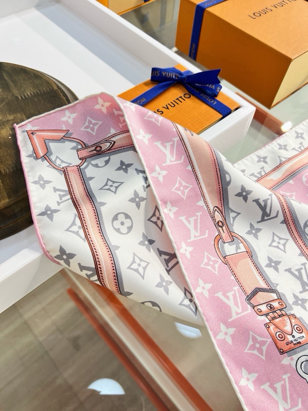 MONOGRAM CONFIDENTIAL 方巾 【18mm顶级真丝双面同色丝巾】 Monogram Confident MONOGRAM CONFIDENTIAL 方巾 【18mm顶级真丝双面同色丝巾】 Monogram Confident