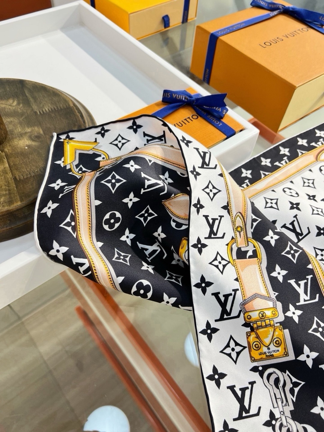 MONOGRAM CONFIDENTIAL 方巾 【18mm顶级真丝双面同色丝巾】 Monogram Confident