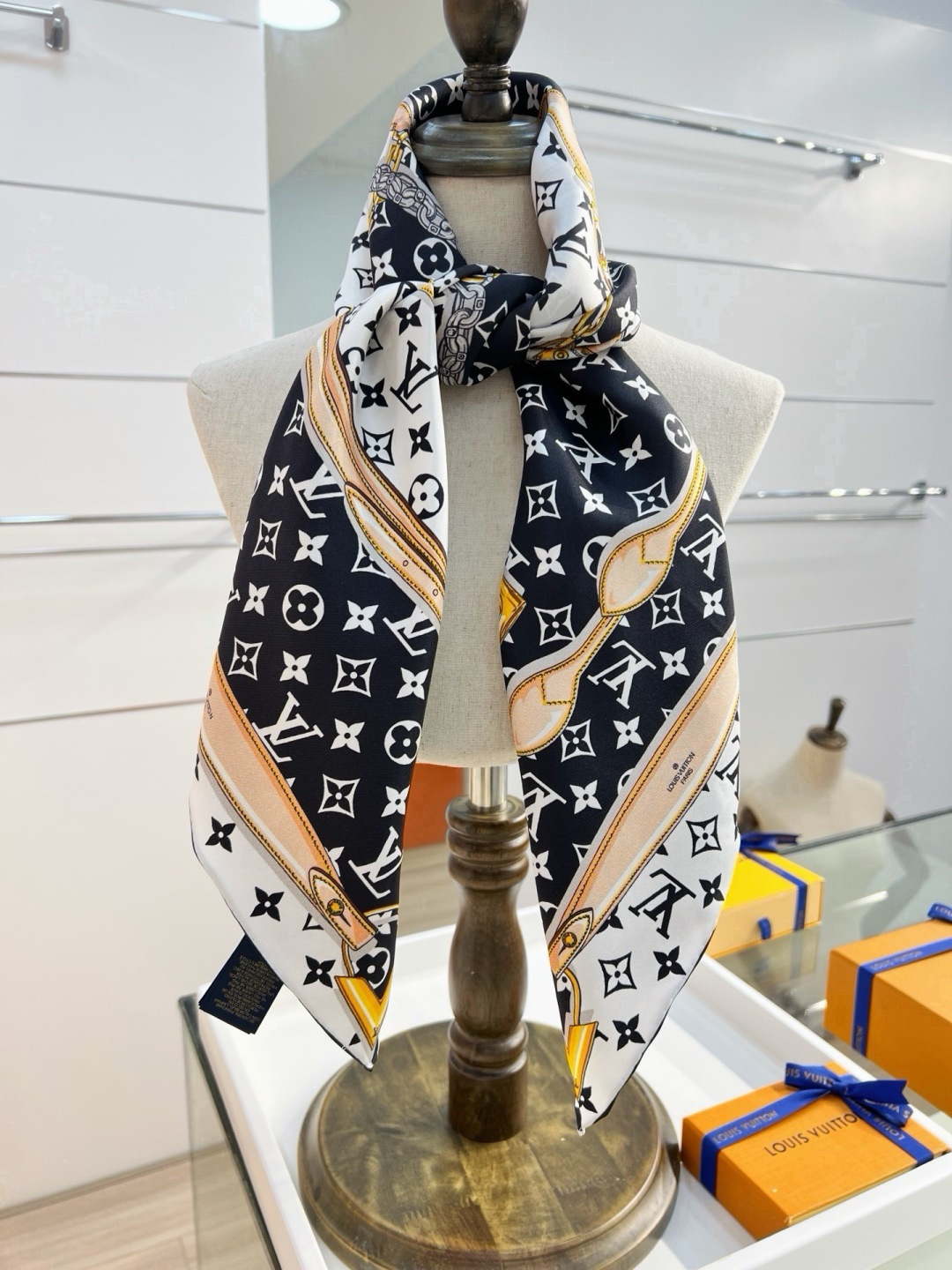 MONOGRAM CONFIDENTIAL 方巾 【18mm顶级真丝双面同色丝巾】 Monogram Confident