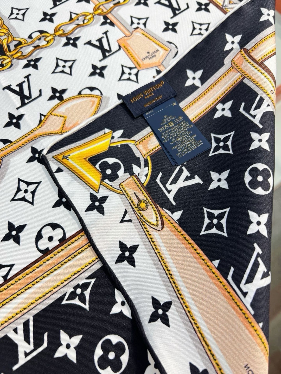 MONOGRAM CONFIDENTIAL 方巾 【18mm顶级真丝双面同色丝巾】 Monogram Confident