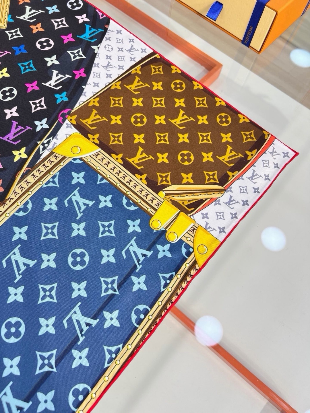 LV X TM MONOGRAM MULTICOLOR COLLECTOR SQUARE 90方巾 路易威登携手日本艺术 LV X TM MONOGRAM MULTICOLOR COLLECTOR SQUARE 90方巾 路易威登携手日本艺术
