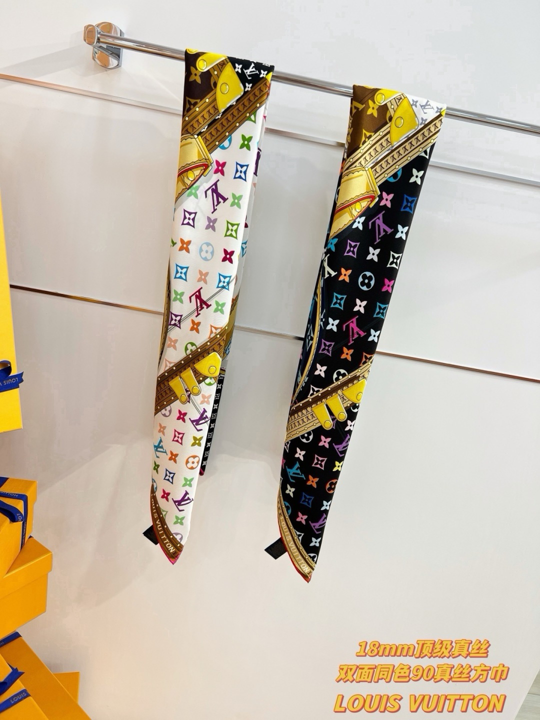 LV X TM MONOGRAM MULTICOLOR COLLECTOR SQUARE 90方巾 路易威登携手日本艺术 LV X TM MONOGRAM MULTICOLOR COLLECTOR SQUARE 90方巾 路易威登携手日本艺术