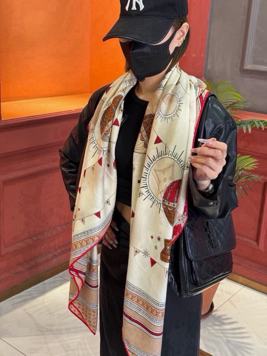 ❄【双面同色】原单Lv140cm丝绒方巾，《热气球》，本款方巾全新加入 U价🉐️ and Away 系列，致意路易威登的