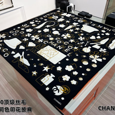Chanel ~新品~ 【140顶级丝绒双面同色】 包包、香水瓶、山茶花与双C的完美结合 适合各种场合搭配使用 黑白两色 Chanel ~新品~ 【140顶级丝绒双面同色】 包包、香水瓶、山茶花与双C的完美结合 适合各种场合搭配使用 黑白两色
