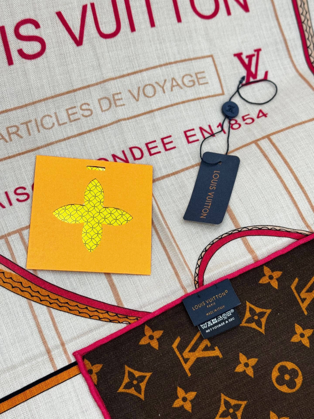 MY NEVERFULL 140丝绒方巾 【140顶级丝绒双面同色】 My Neverfull 丝绒方巾回溯 Never