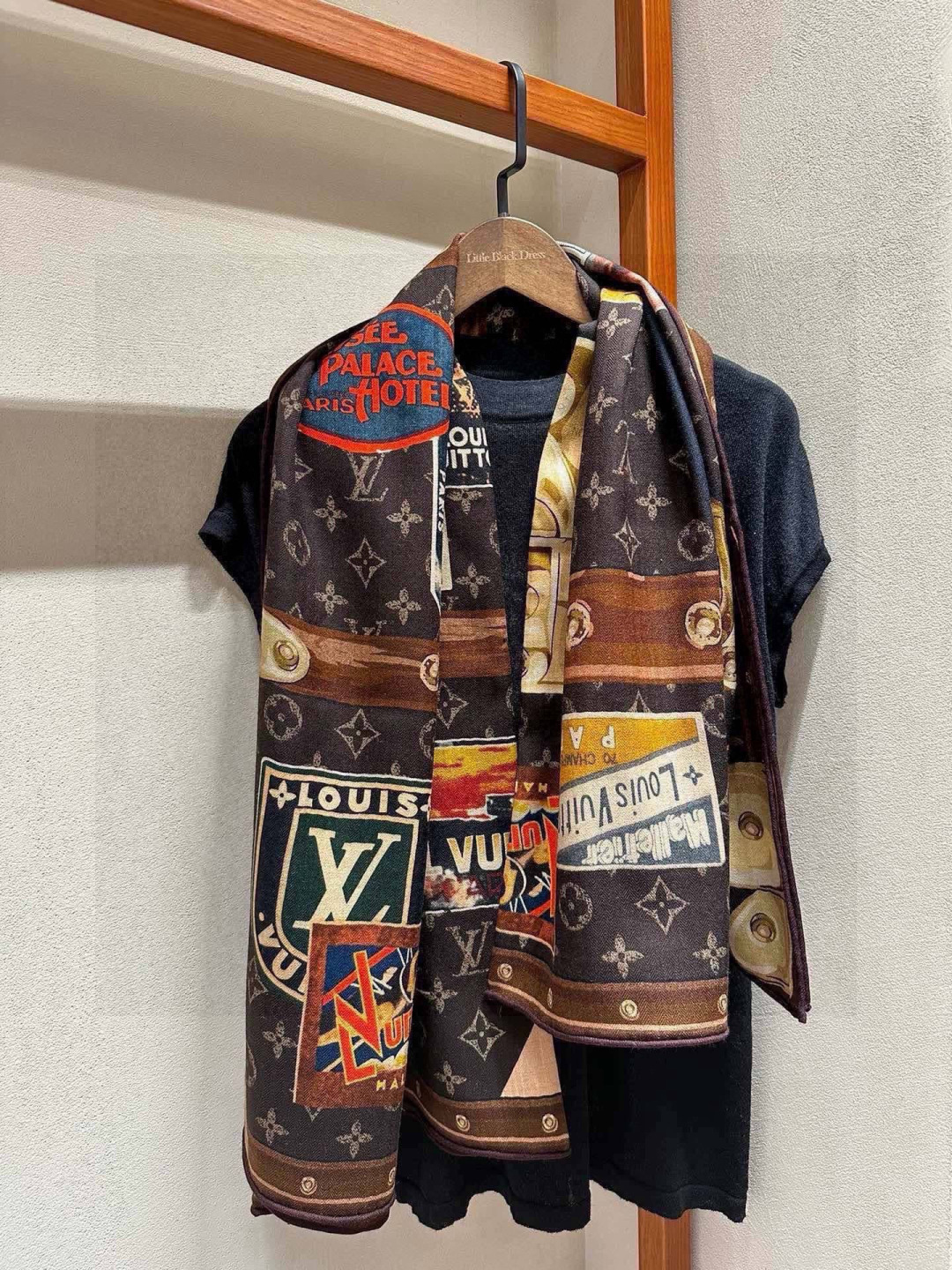 【LV】上新❤️  路易威登 一款值得品细节的高货 抠细节，从一个小块的配色去打败市场货 140方巾 二个配色  欢迎对