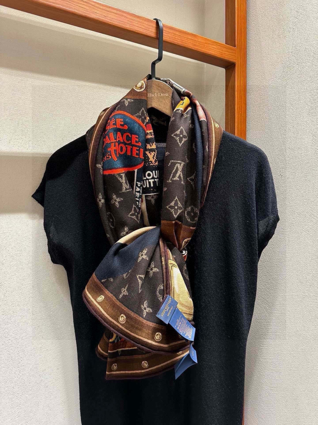【LV】上新❤️  路易威登 一款值得品细节的高货 抠细节，从一个小块的配色去打败市场货 140方巾 二个配色  欢迎对