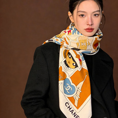 高级成衣系列~Chanel 【140双面同色丝绒披肩】 此系列谱写一曲自由轻灵的赞歌 本系列作品创新演绎品牌的风格符号 高级成衣系列~Chanel 【140双面同色丝绒披肩】 此系列谱写一曲自由轻灵的赞歌 本系列作品创新演绎品牌的风格符号