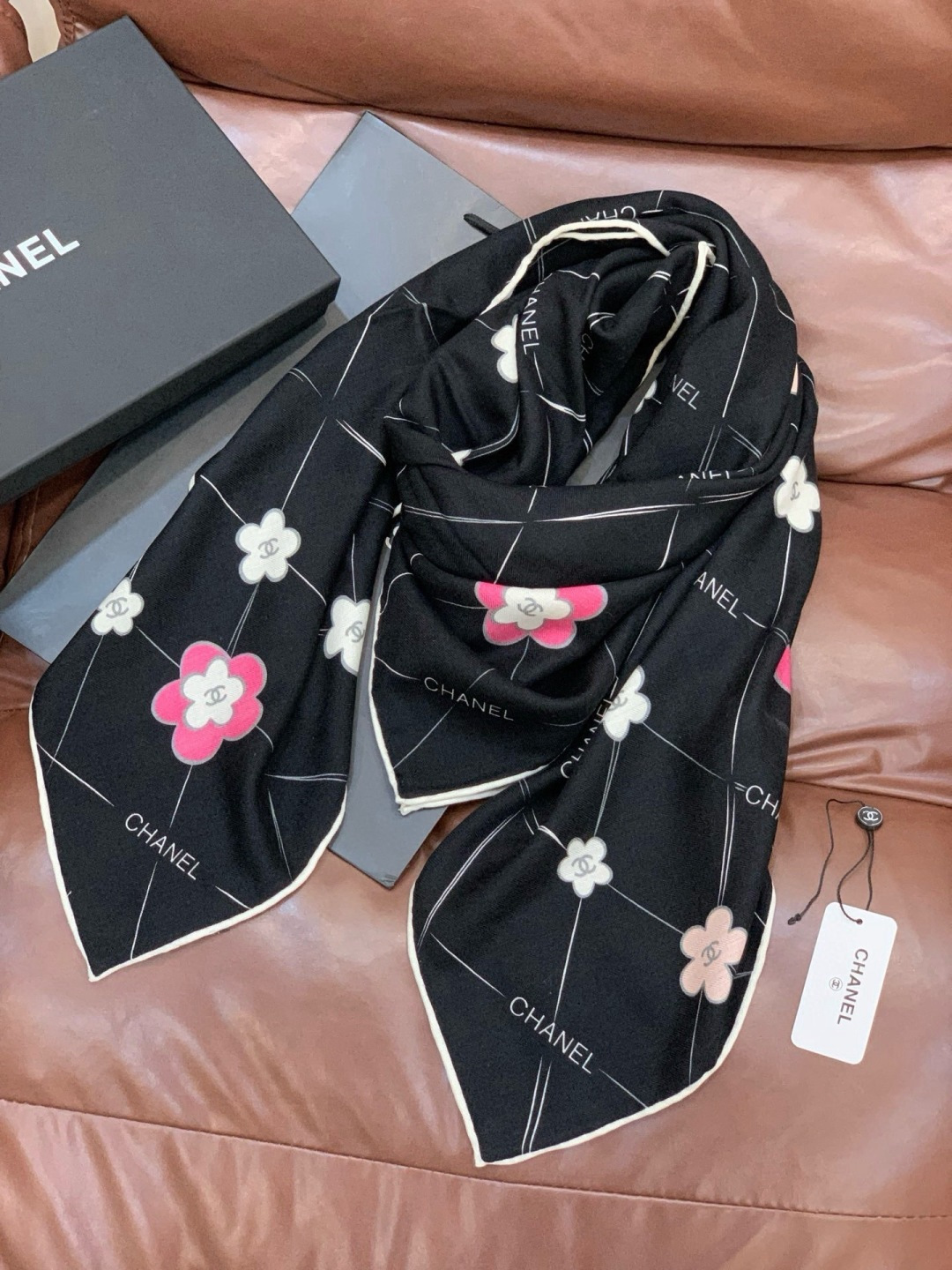 📦新款💖💖🏻🏻【山茶花印花140】140丝绒双面同色印花方巾‼️抢‼️VIP推荐 ‼️下手一定要快【高端 大爱 ‼️纯羊