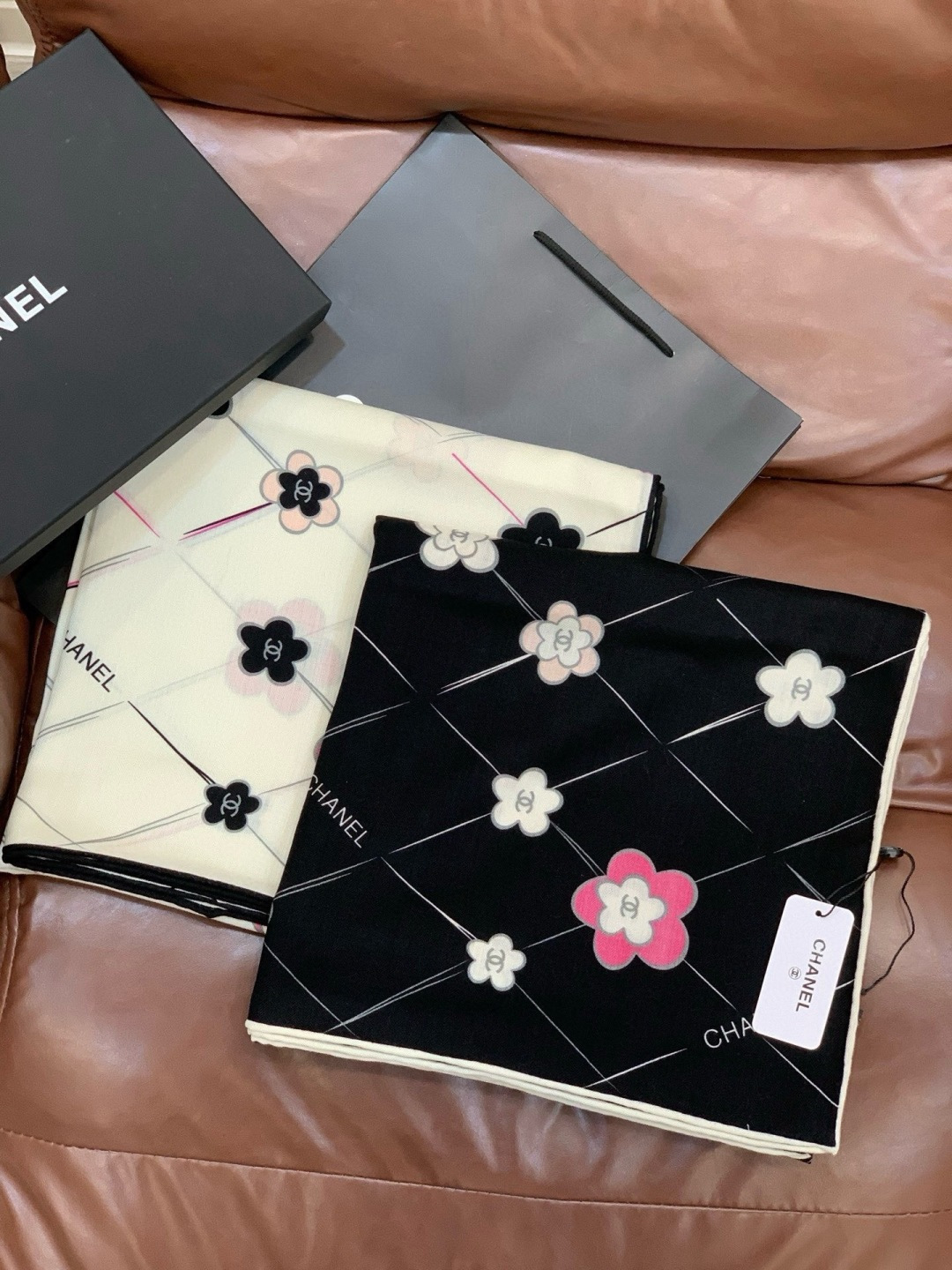 📦新款💖💖🏻🏻【山茶花印花140】140丝绒双面同色印花方巾‼️抢‼️VIP推荐 ‼️下手一定要快【高端 大爱 ‼️纯羊