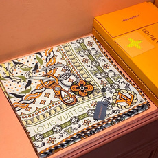 LV x TM 140披肩 【140顶级丝绒双面同色披肩】 本款L Multicolor披肩出自路易威登与知名日本艺术家 LV x TM 140披肩 【140顶级丝绒双面同色披肩】 本款L Multicolor披肩出自路易威登与知名日本艺术家