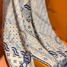 LV x TM 140披肩 【140顶级丝绒双面同色披肩】 本款L Multicolor披肩出自路易威登与知名日本艺术家 LV x TM 140披肩 【140顶级丝绒双面同色披肩】 本款L Multicolor披肩出自路易威登与知名日本艺术家