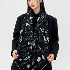 高级成衣系列~Chanel 【140双面同色丝绒披肩】 此系列谱写一曲自由轻灵的赞歌 本系列作品创新演绎品牌的风格符号 高级成衣系列~Chanel 【140双面同色丝绒披肩】 此系列谱写一曲自由轻灵的赞歌 本系列作品创新演绎品牌的风格符号