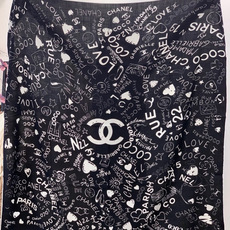 高级成衣系列~Chanel 【140双面同色丝绒披肩】 此系列谱写一曲自由轻灵的赞歌 本系列作品创新演绎品牌的风格符号 高级成衣系列~Chanel 【140双面同色丝绒披肩】 此系列谱写一曲自由轻灵的赞歌 本系列作品创新演绎品牌的风格符号