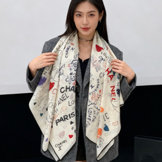高级成衣系列~Chanel 【140双面同色丝绒披肩】 此系列谱写一曲自由轻灵的赞歌 本系列作品创新演绎品牌的风格符号 高级成衣系列~Chanel 【140双面同色丝绒披肩】 此系列谱写一曲自由轻灵的赞歌 本系列作品创新演绎品牌的风格符号