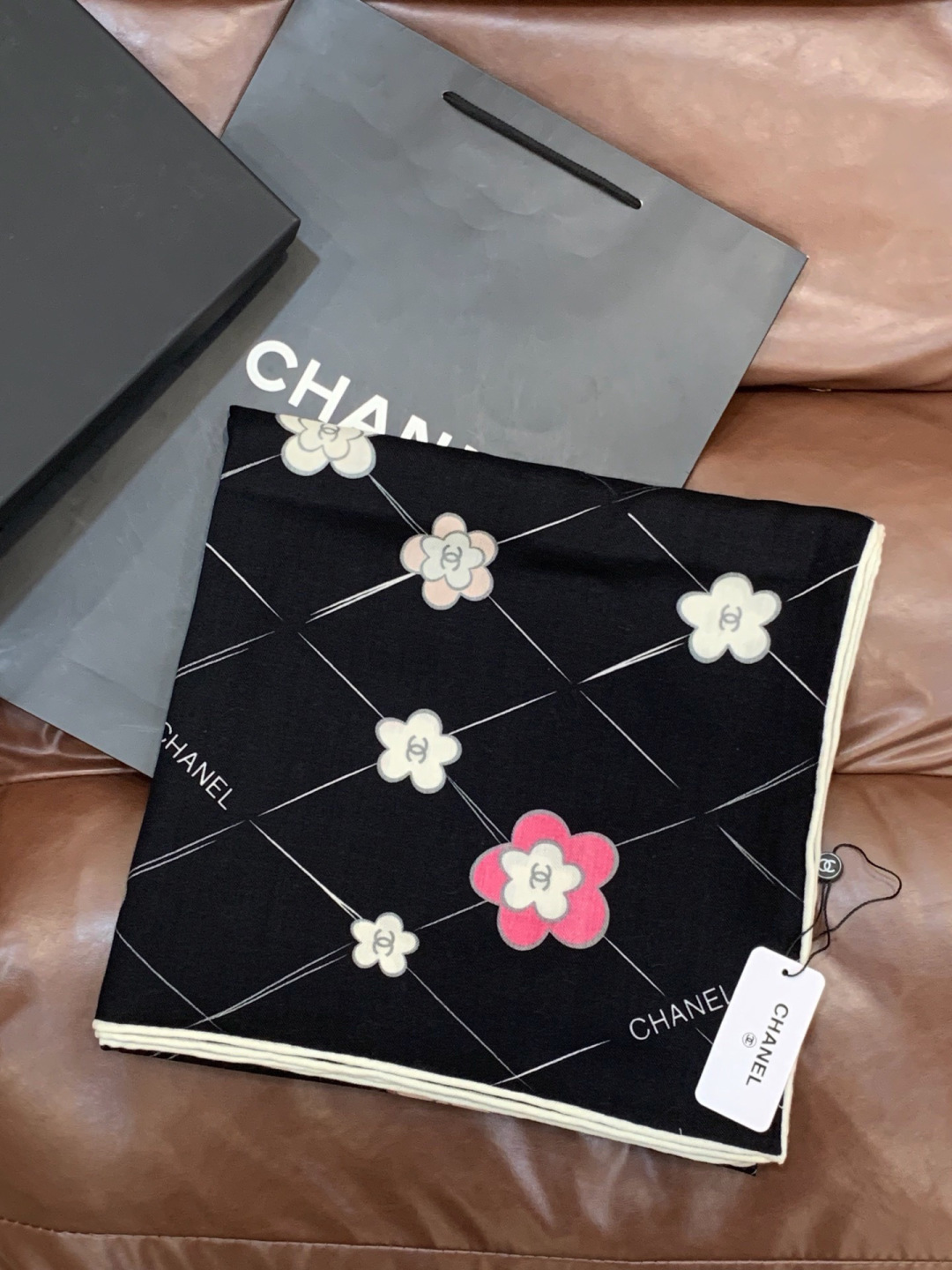 📦新款💖💖🏻🏻【山茶花印花140】140丝绒双面同色印花方巾‼️抢‼️VIP推荐 ‼️下手一定要快【高端 大爱 ‼️纯羊