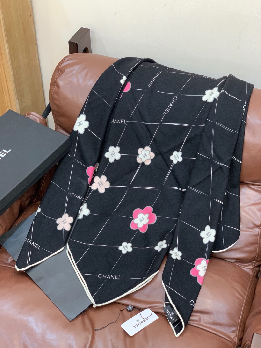 📦新款💖💖🏻🏻【山茶花印花140】140丝绒双面同色印花方巾‼️抢‼️VIP推荐 ‼️下手一定要快【高端 大爱 ‼️纯羊
