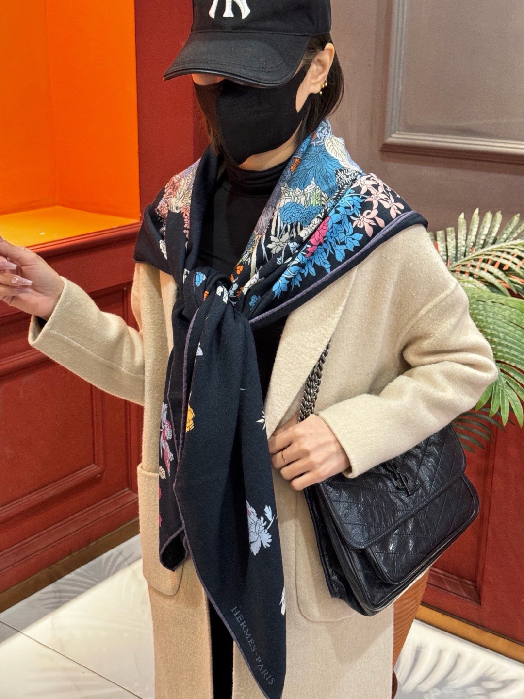 ❤ 双面同色【▪️卓尔不凡,高级有气场!!】非常抬人,带点故事的精彩!永远加分的hermes艺术单品!美中有趣味,各种 ❤ 双面同色【▪️卓尔不凡,高级有气场!!】非常抬人,带点故事的精彩!永远加分的hermes艺术单品!美中有趣味,各种