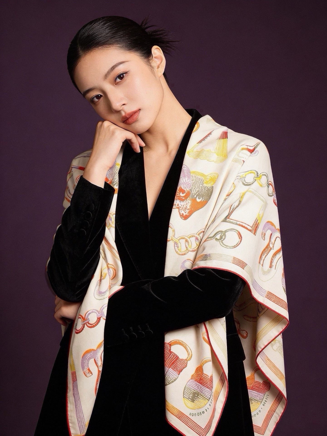 爱马仕(Hermes)【💗】 | “马具故事的诗意回顾”140披肩 【上新❤️】 永远秉承高品质 手工卷边羊绒和真丝混 爱马仕(Hermes)【💗】 | “马具故事的诗意回顾”140披肩 【上新❤️】 永远秉承高品质 手工卷边羊绒和真丝混