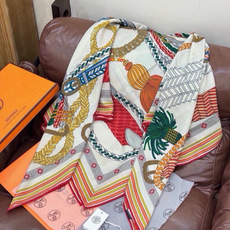 “编织鞍带”140方巾~Hermes 手工卷边丝绒方巾(30%桑蚕丝70%羊绒) 这款爱马仕的经典单品展现强大而迷人的 “编织鞍带”140方巾~Hermes 手工卷边丝绒方巾(30%桑蚕丝70%羊绒) 这款爱马仕的经典单品展现强大而迷人的