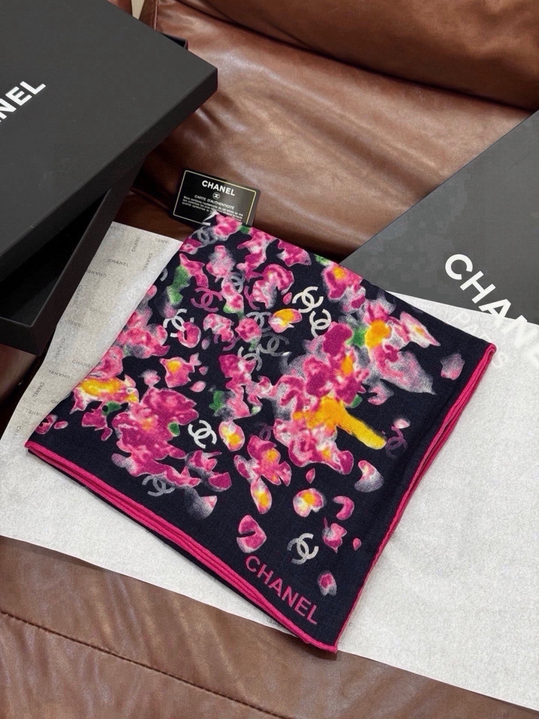 🌸·春日碎花 Chanel 140丝绒双面披肩 新款碎花花披肩 超级有氛围感 135*135cm的大尺寸 配色太好看了 