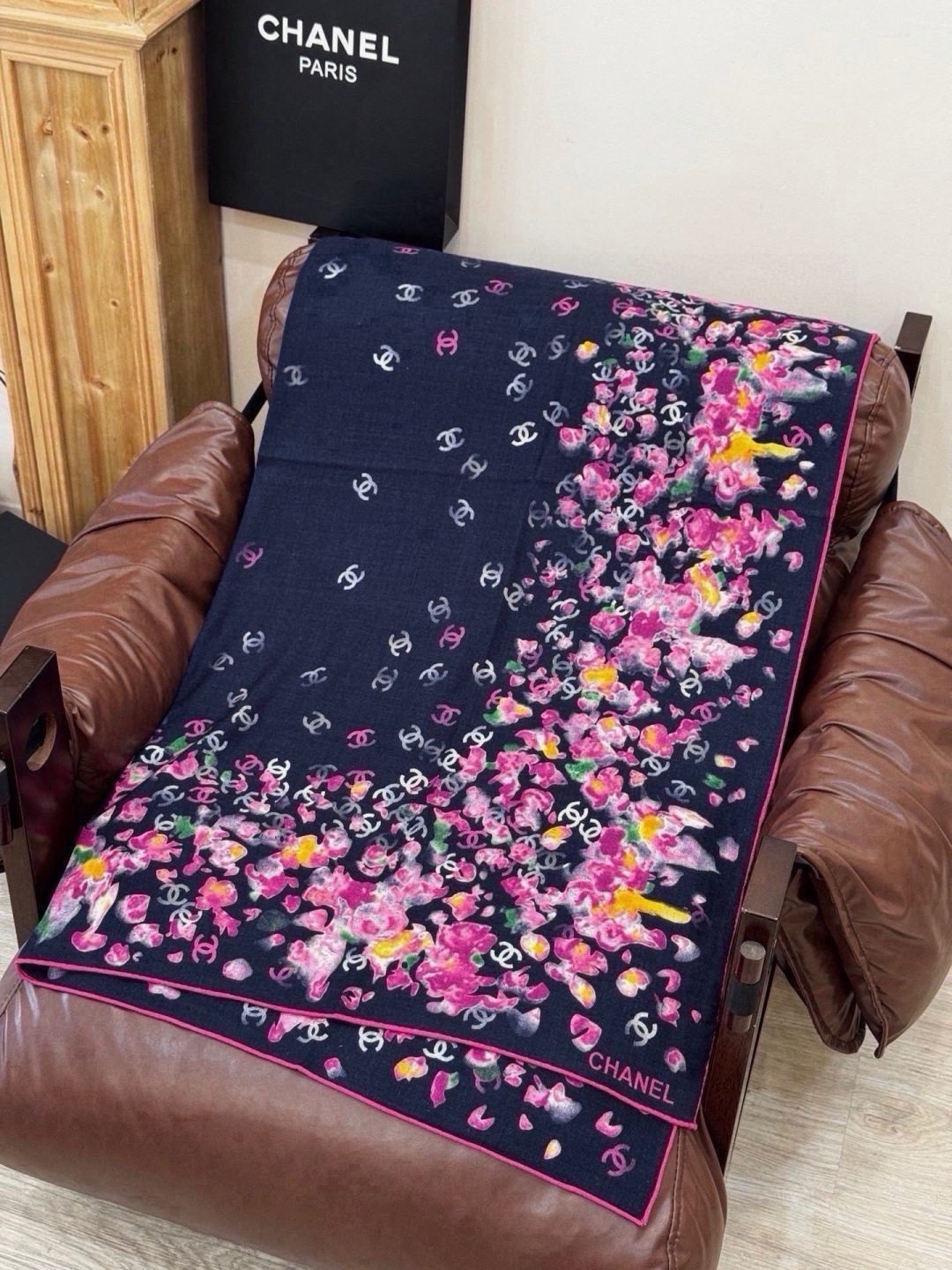 🌸·春日碎花 Chanel 140丝绒双面披肩 新款碎花花披肩 超级有氛围感 135*135cm的大尺寸 配色太好看了 