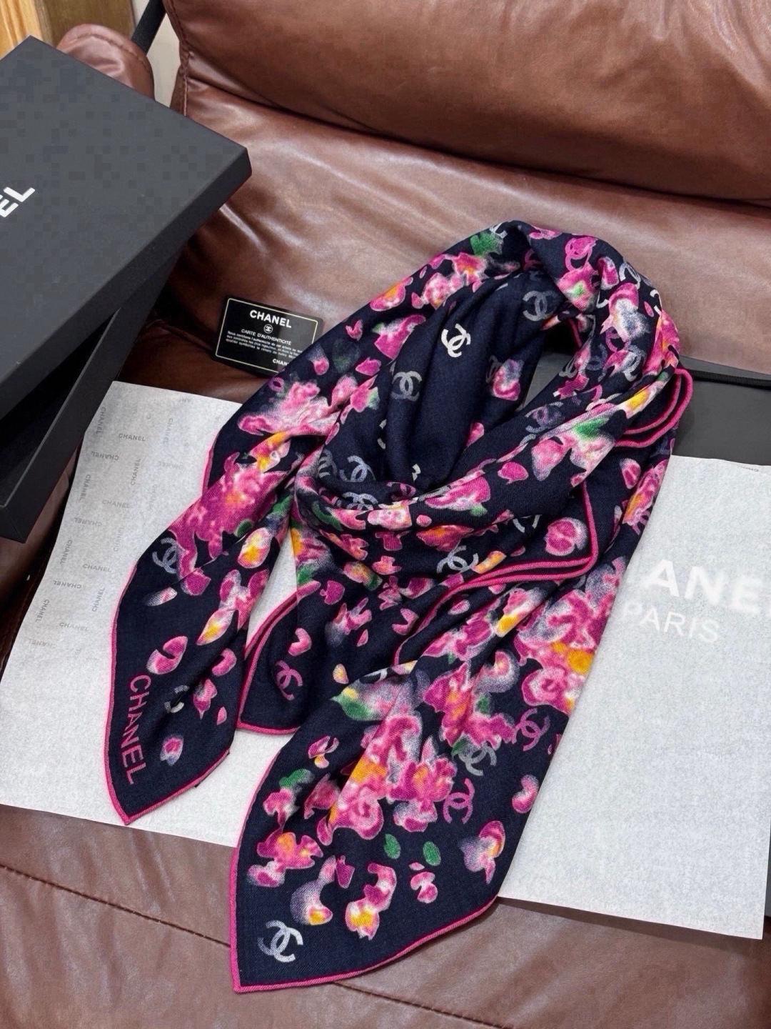 🌸·春日碎花 Chanel 140丝绒双面披肩 新款碎花花披肩 超级有氛围感 135*135cm的大尺寸 配色太好看了 