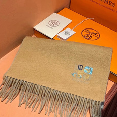 爱马仕👍巴黎时装展商务男士女士羊绒围巾。代工厂臻选上乘的超细羊绒纤维 进行纯手工精梳处理 耗时耗力 再以清泉水浸泡涤荡 爱马仕👍巴黎时装展商务男士女士羊绒围巾。代工厂臻选上乘的超细羊绒纤维 进行纯手工精梳处理 耗时耗力 再以清泉水浸泡涤荡
