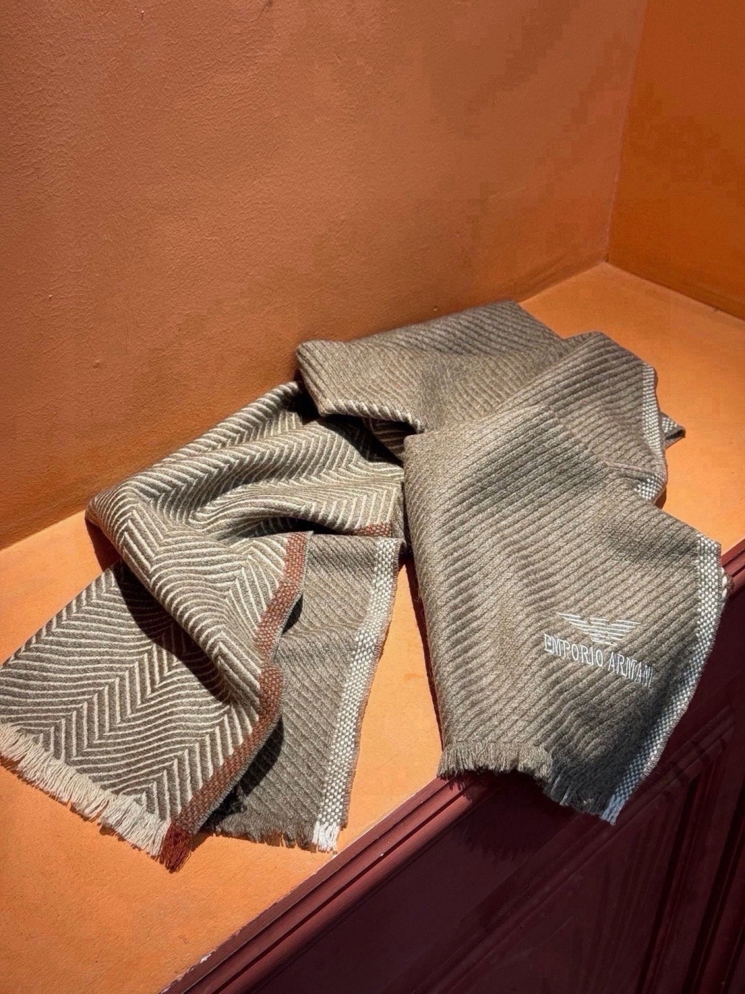 EMPORIO ARMANI。EA阿玛尼。秋冬新品，男士羊绒围巾。，无敌贴身质感，弹力极好，超级搭配王，EA每年必出的经