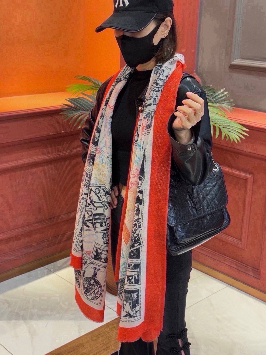 会发光发亮的围巾 羊绒新款🆕👏买了都说好看‼️推荐💕爱马仕羊绒方巾,顶级工艺超值‼️爱马仕专柜爆款🎁💟立体呈现图案纹路实 会发光发亮的围巾 羊绒新款🆕👏买了都说好看‼️推荐💕爱马仕羊绒方巾,顶级工艺超值‼️爱马仕专柜爆款🎁💟立体呈现图案纹路实