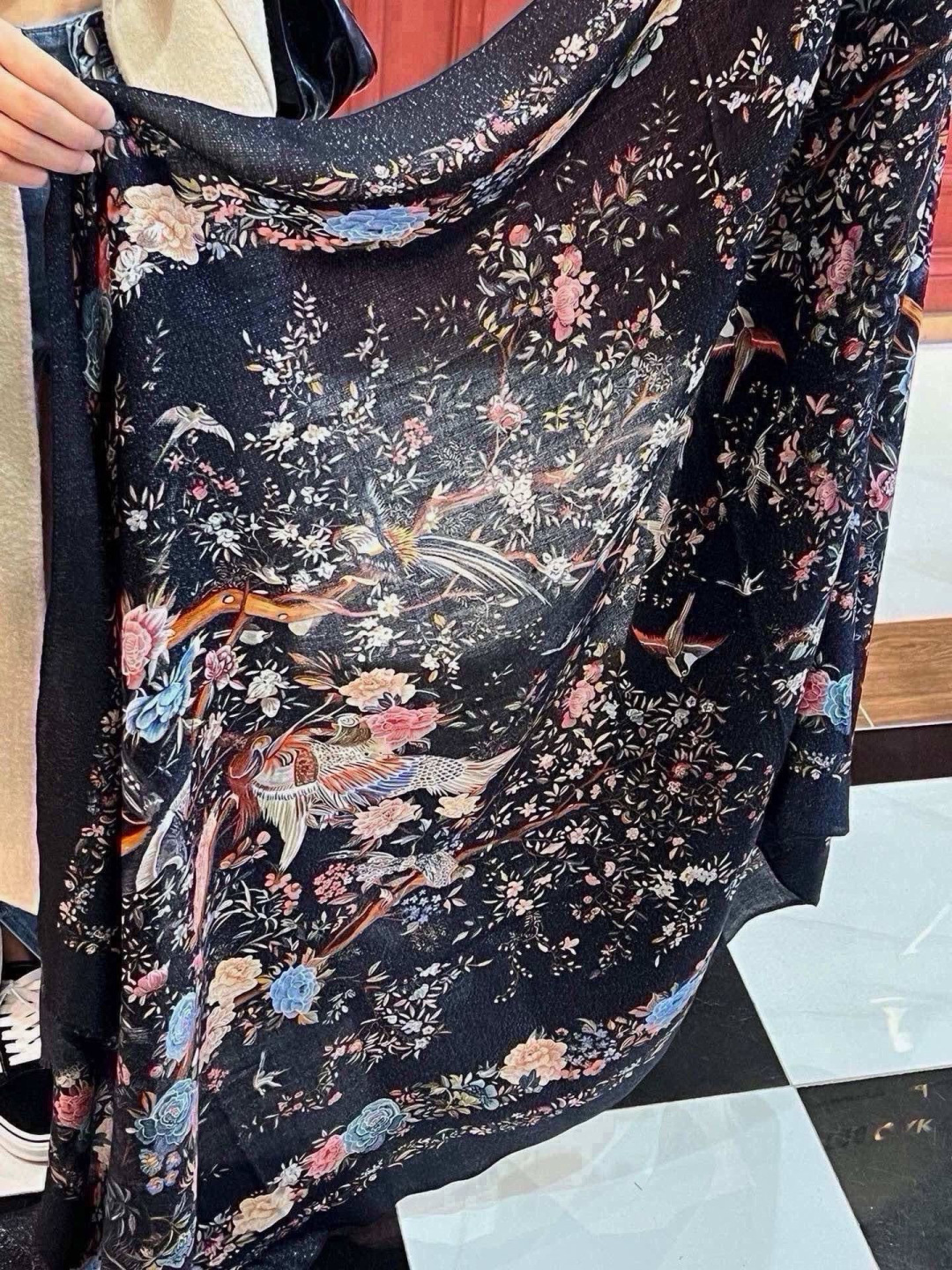 会发光发亮的围巾 羊绒新款🆕👏买了都说好看‼️推荐💕爱马仕羊绒方巾，顶级工艺超值‼️爱马仕专柜爆款🎁💟立体呈现图案纹路实